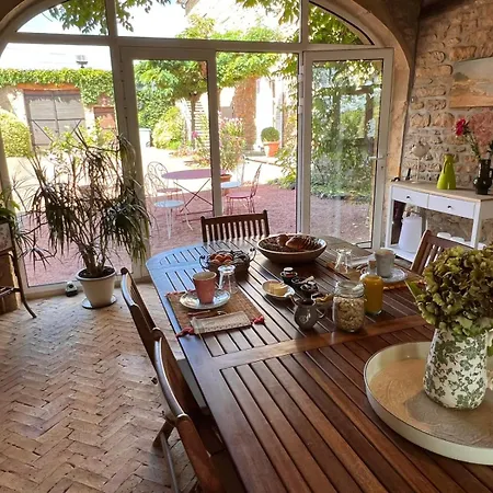Bed & Breakfast Domaine Des Franchises - Beaujolais Village - Charme Et Authenticite Au Coeur Des Pierres Dorees