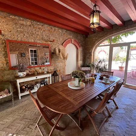 Domaine Des Franchises - Beaujolais Village - Charme Et Authenticite Au Coeur Des Pierres Dorees *